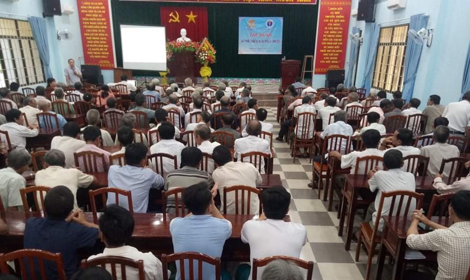 Tuyên truyền pháp luật trong nông dân về phòng, chống tác hại thuốc lá