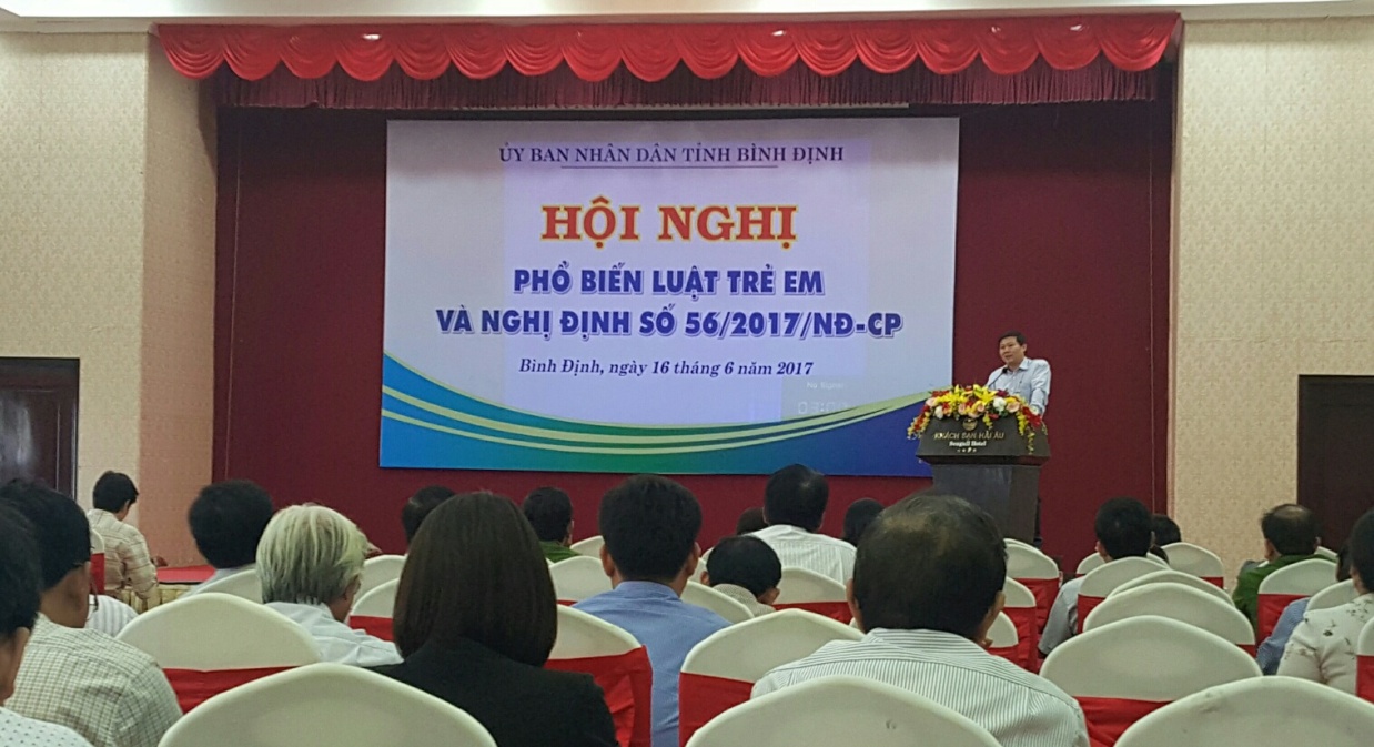 Ông Phan Đình Hòa, Phó Giám đốc Sở Lao động – Thương binh và Xã hội thừa ủy quyền UBND tỉnh phát biểu khai mạc Hội nghị