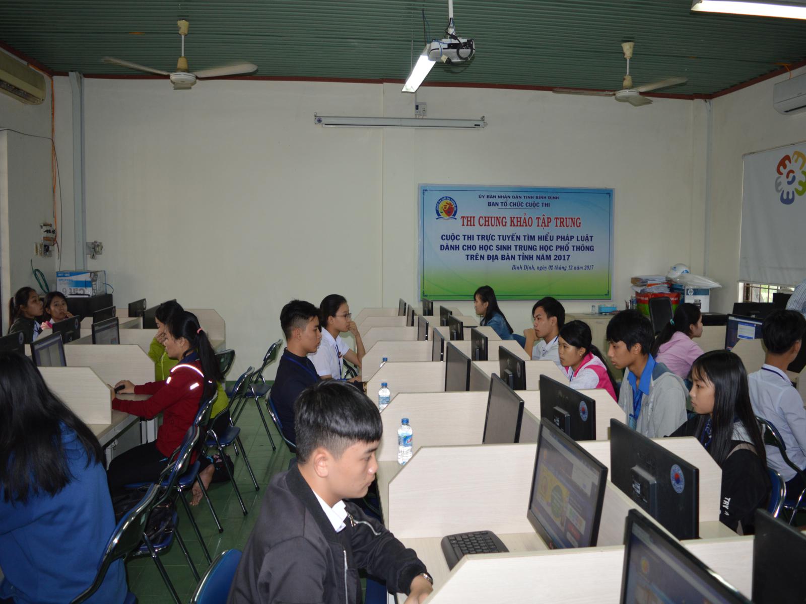 Bình Định: Tổ chức vòng thi chung khảo tập trung cuộc thi trực tuyến tìm hiểu kiến thức pháp luật dành cho học sinh THPT