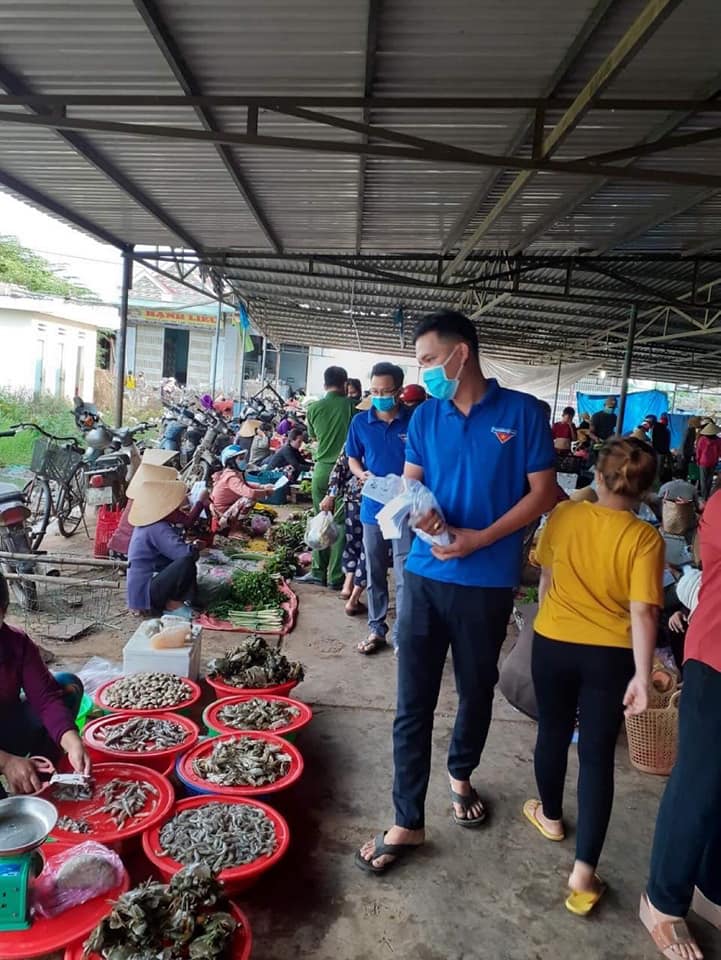 Xã đoàn Tây Bình tuyên truyền phòng chống dịch Covid-19