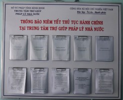 (Bảng niêm yết công khai các thủ tục hành chính tại Trung tâm Trợ giúp pháp lý nhà nước tỉnh, tạo điều kiện thuận lợi cho tổ chức, công dân dễ dàng tiếp cận thông tin về các thủ tục hành chính)