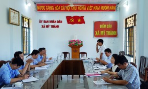 (Quang cảnh đoàn kiểm tra CCHC của tỉnh làm việc tại xã Mỹ Thành)