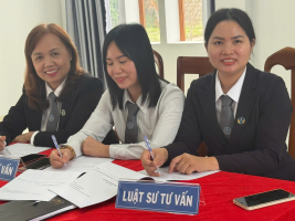 (Ảnh: Luật sư thuộc Đoàn Luật sư tỉnh Gia Lai trong một buổi tư vấn pháp luật miễn phí)