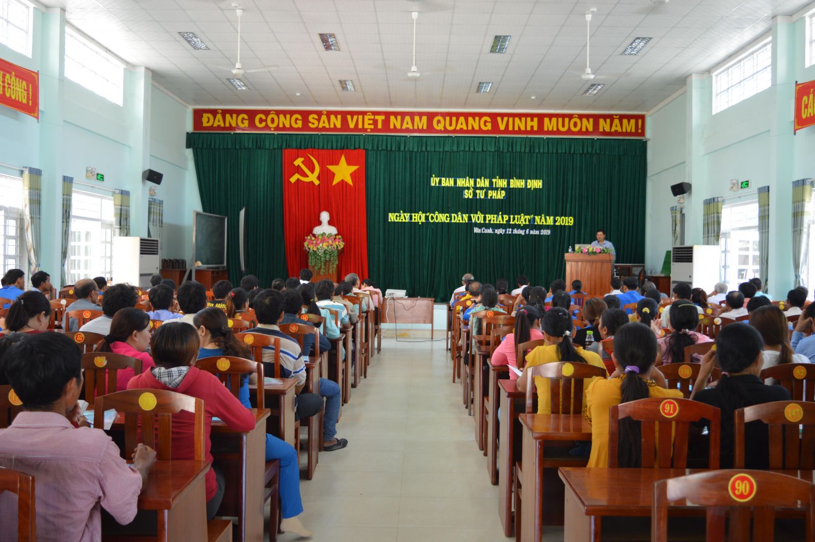 Ngày hội “Công dân với pháp luật” tại huyện Vân Canh