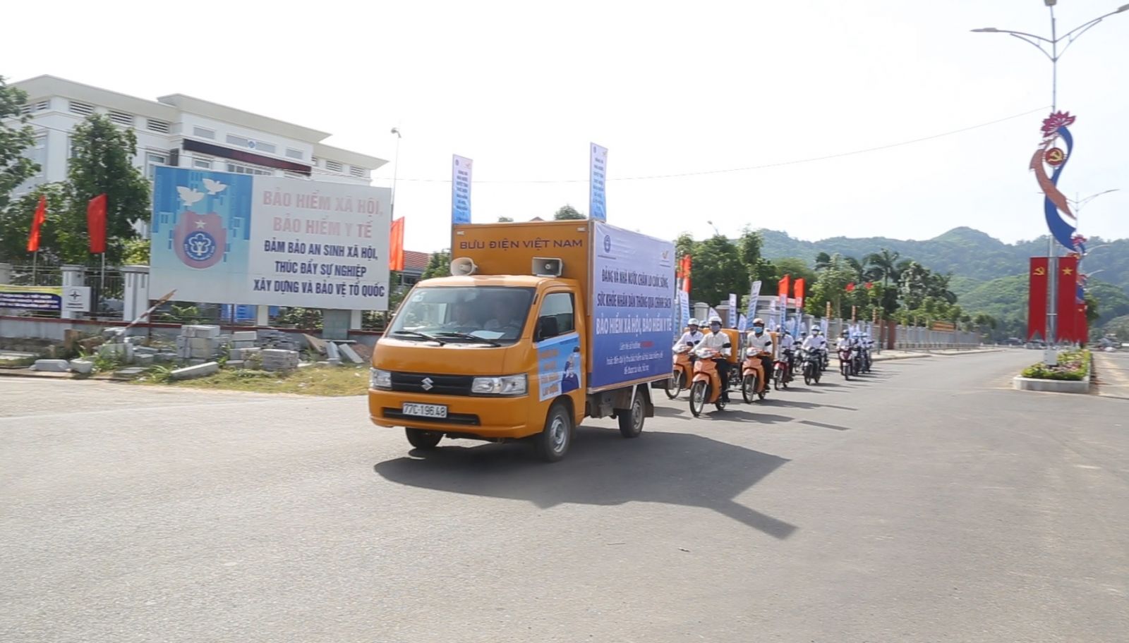 Hoài Nhơn tổ chức lễ ra quân tuyên truyền, vận động người dân tham gia bảo hiểm xã hội tự nguyện và bảo hiểm y tế