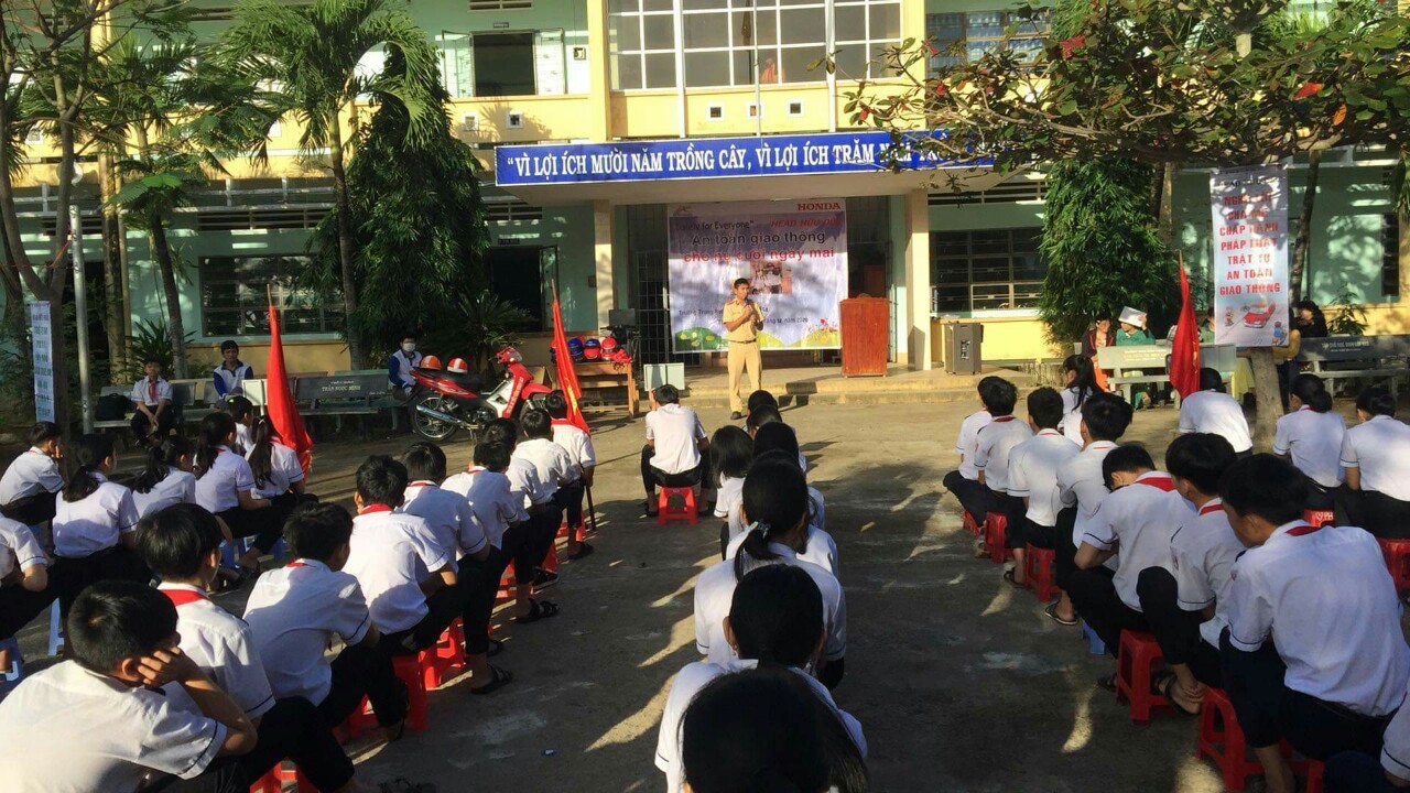 Công an huyện Tây Sơn: Tuyên truyền “An toàn giao thông cho nụ cười ngày mai”