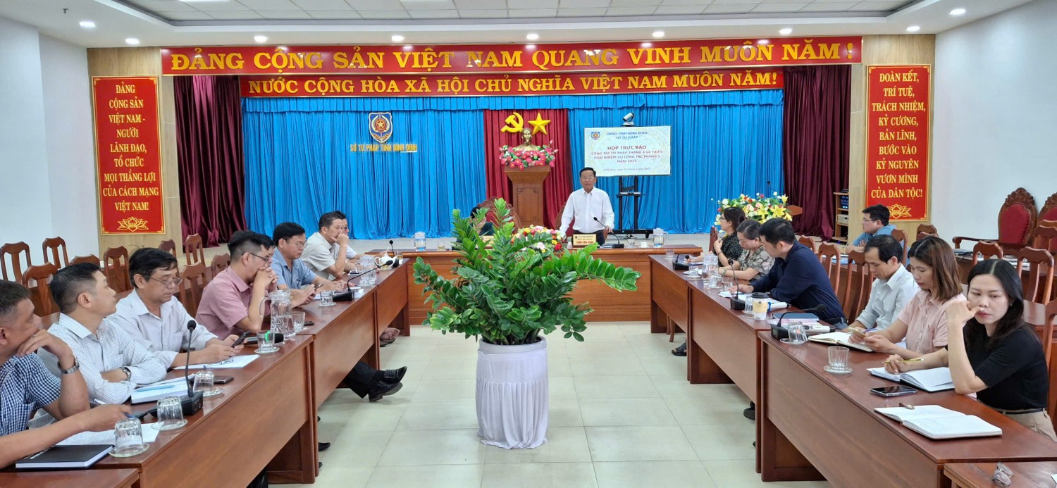 Quang cảnh cuộc họp