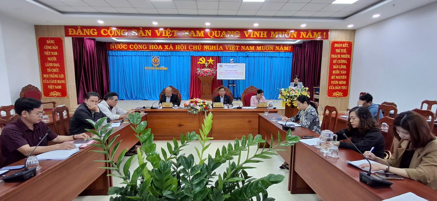 Quang cảnh cuộc họp