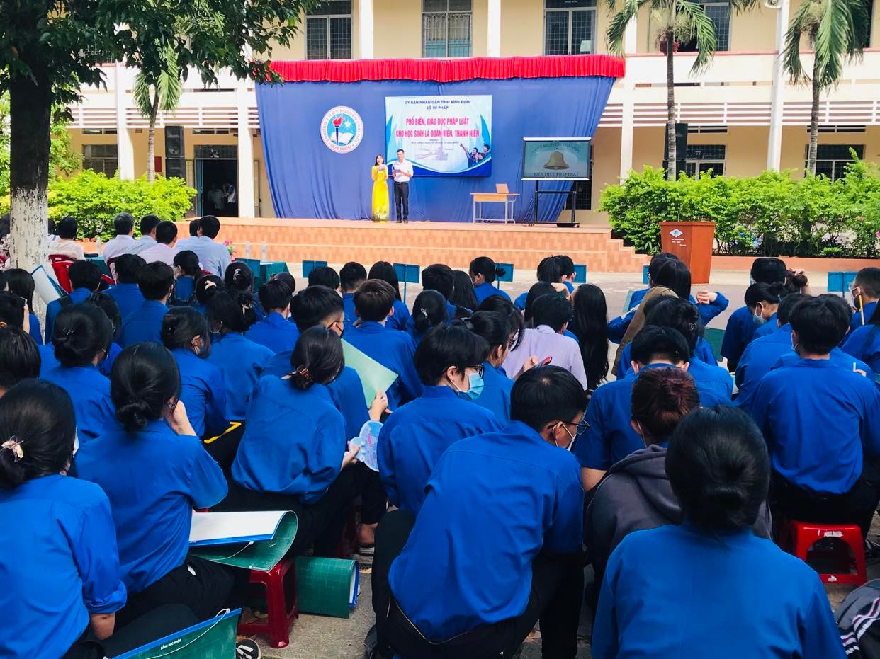 Phổ biến, giáo dục pháp luật tại trường THPT Nguyễn Thái Học