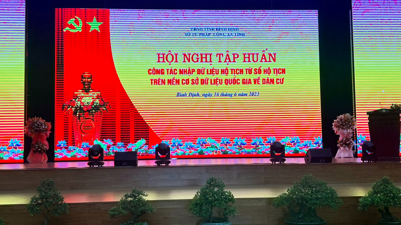TẬP HUẤN TRIỂN KHAI NHẬP DỮ LIỆU HỘ TỊCH TỪ SỔ HỘ TỊCH TRÊN NỀN CƠ SỞ DỮ LIỆU QUỐC GIA VỀ DÂN CƯ TRÊN ĐỊA BÀN TỈNH BÌNH ĐỊNH