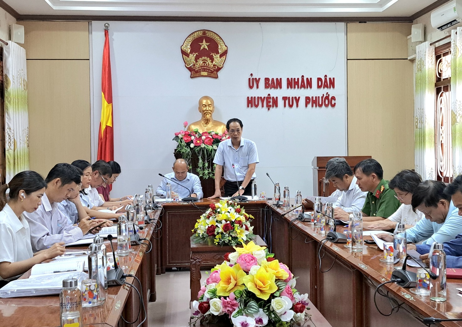 Đ/c Nguyễn Hùng Tân - PCT UBND Tuy Phước phát biểu tại buổi làm việc