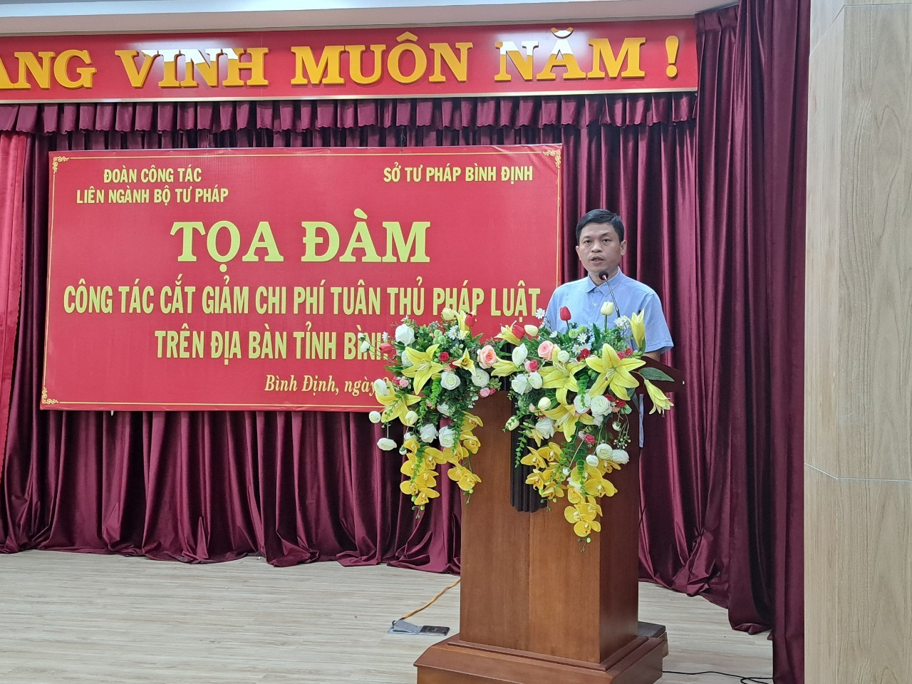 Ông Lê Thanh Bình, Phó Cục trưởng Cục Quản lý XLVPHC&TDTHPL, Bộ Tư pháp phát biểu tại buổi Tọa đàm
