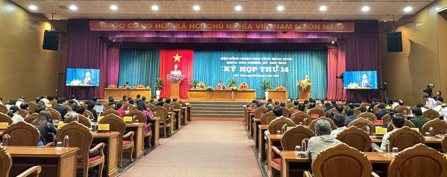 (Quang cảnh kỳ họp thứ 14, khóa XIII của HĐND tỉnh)