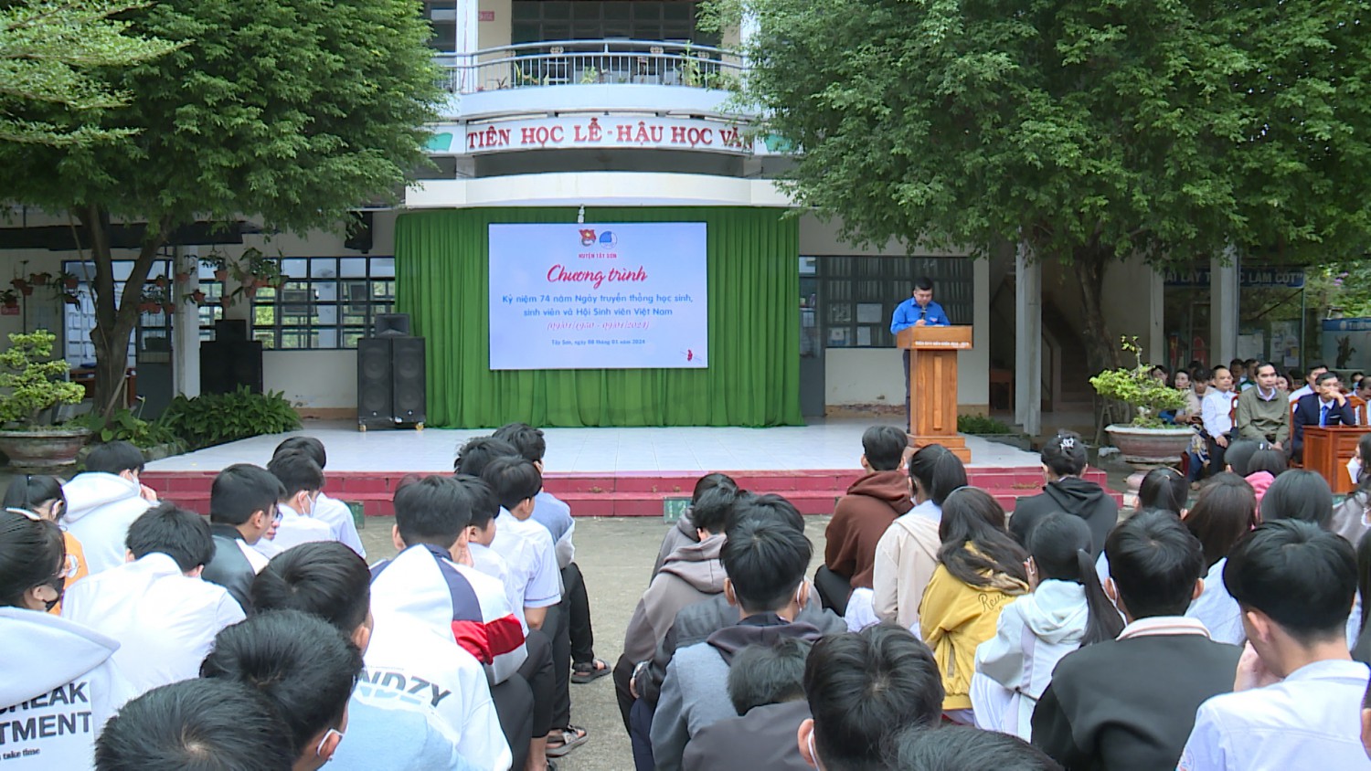 Tuyên truyền pháp luật cho học sinh Trường THPT Nguyễn Huệ
