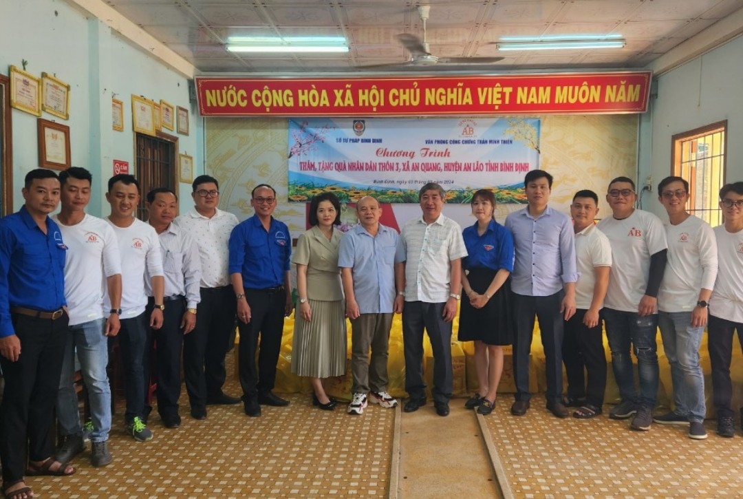 Thăm và tặng quà đơn vị kết nghĩa - Thôn 3, xã An Quang, huyện An Lão