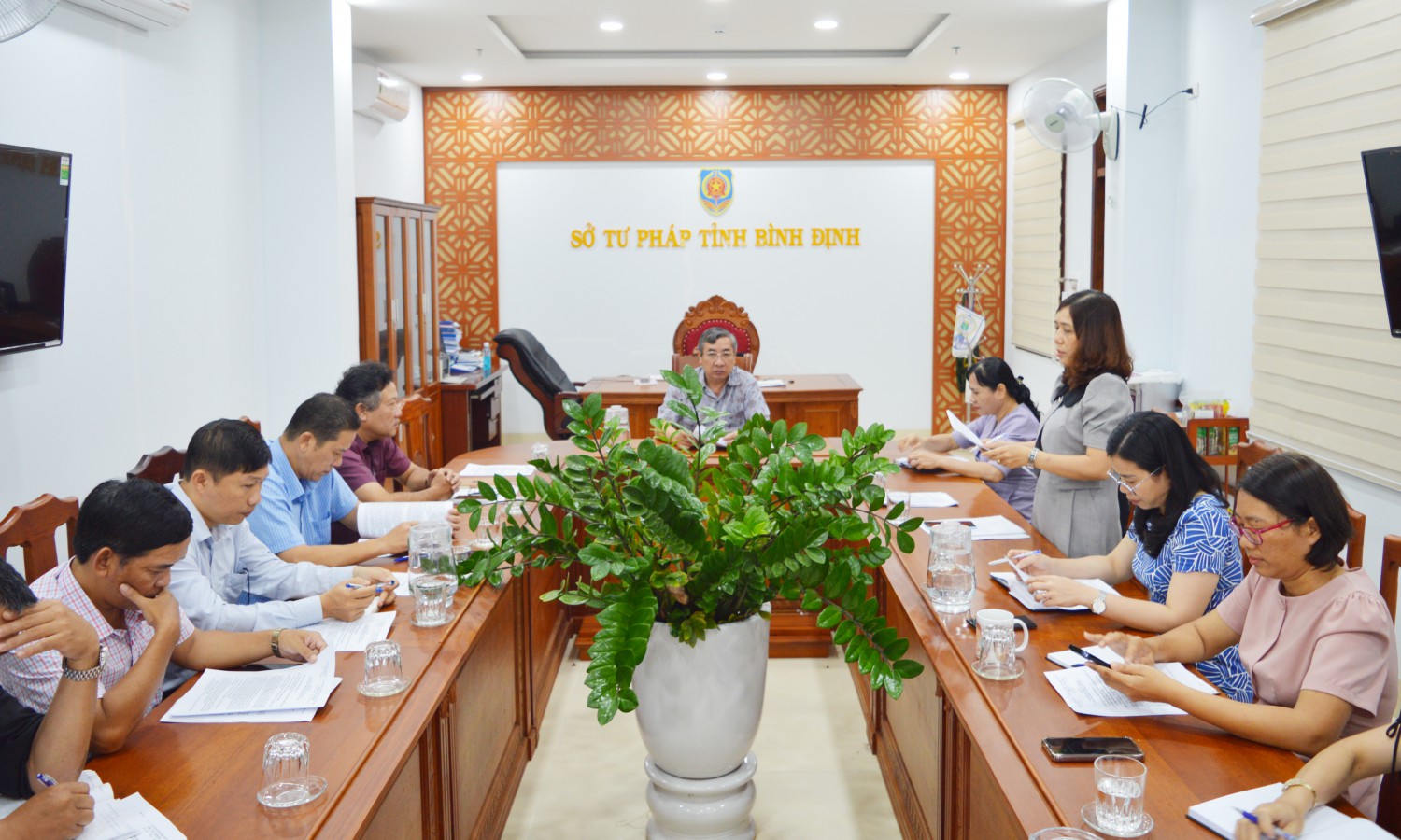 Quang cảnh cuộc họp
