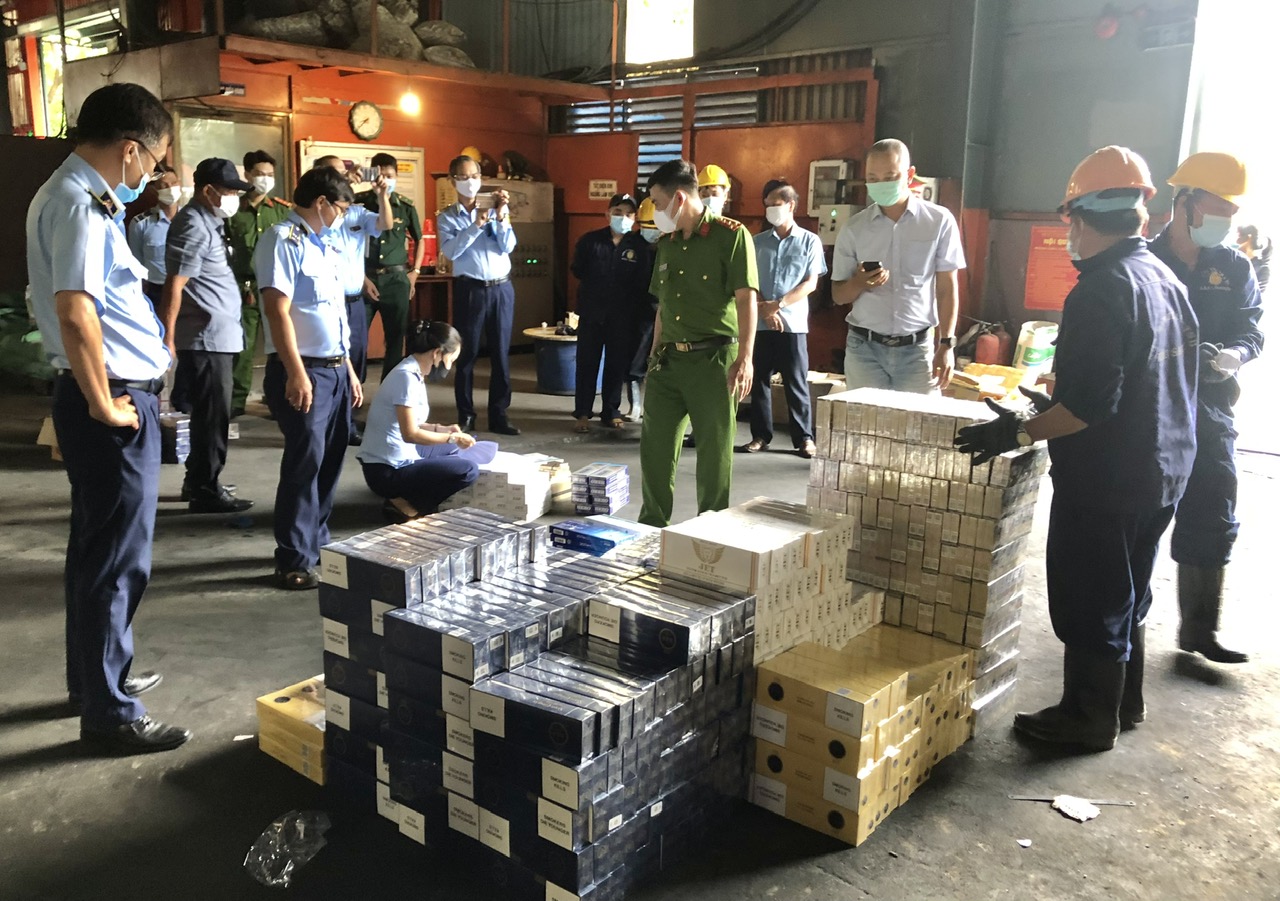 Tiêu huỷ 9.363 bao thuốc lá điếu ngoại nhập lậu bị tịch thu do vi phạm hành chính