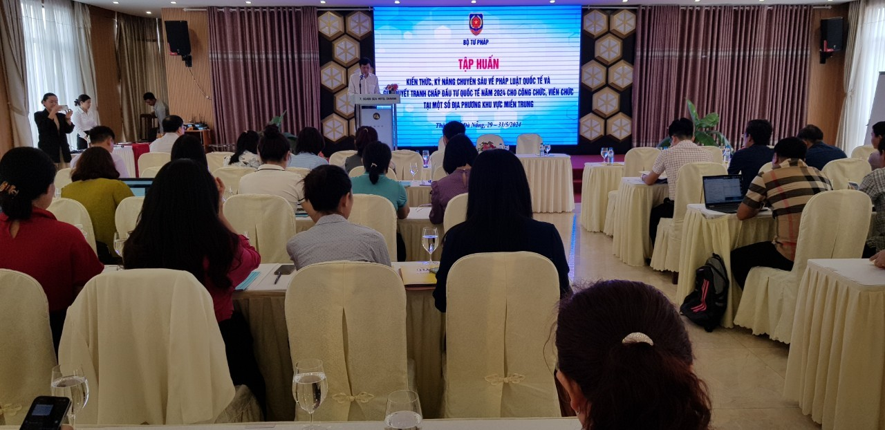 (Quang cảnh Hội nghị tập huấn kiến thức, kỹ năng chuyên sâu về pháp luật quốc tế  và giải quyết tranh chấp đầu tư quốc tế)