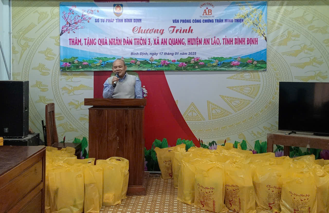 Ông Phạm Dân – Phó Giám đốc Sở Tư pháp phát biểu chúc Tết
