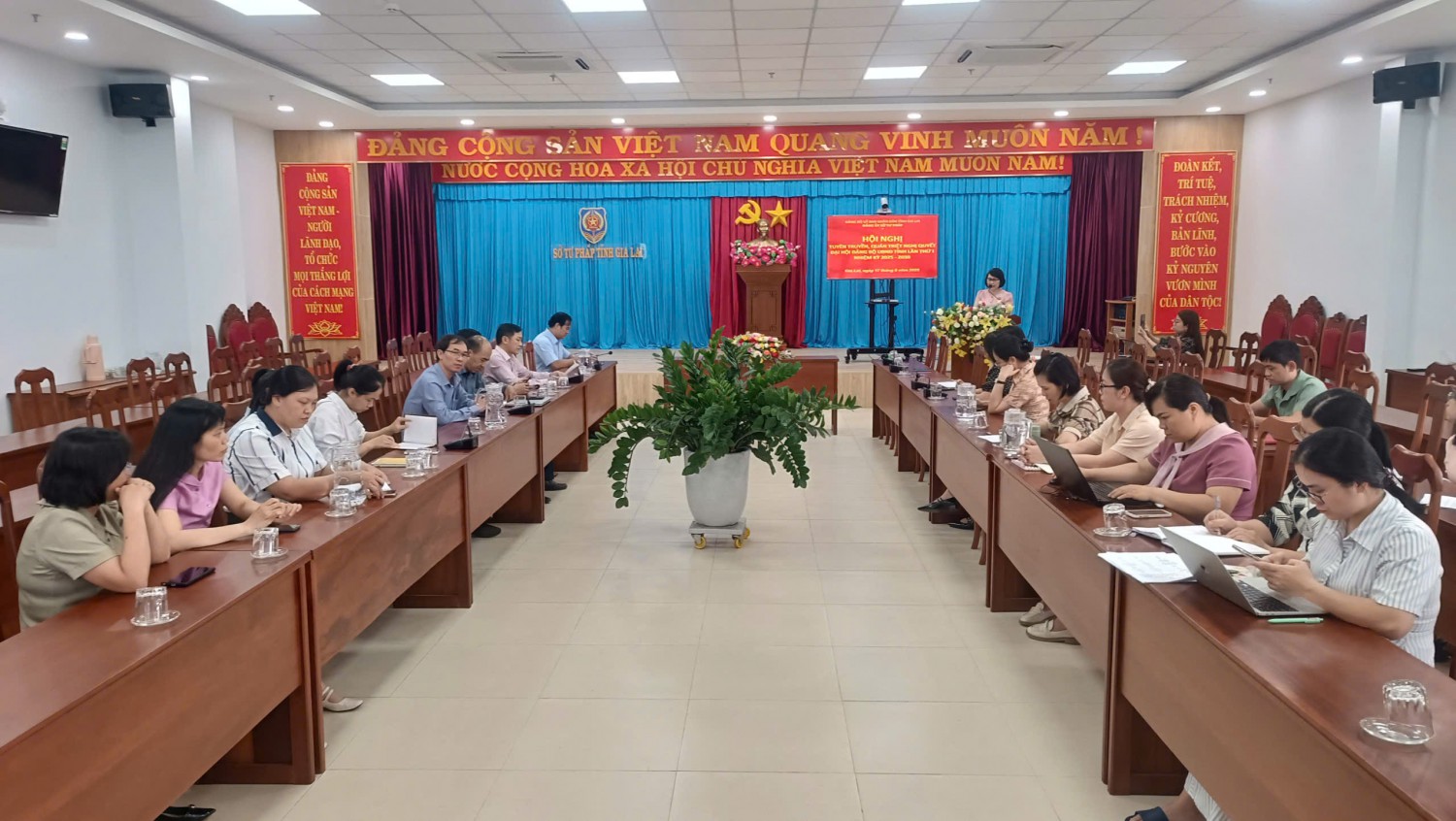 Quang cảnh hội nghị