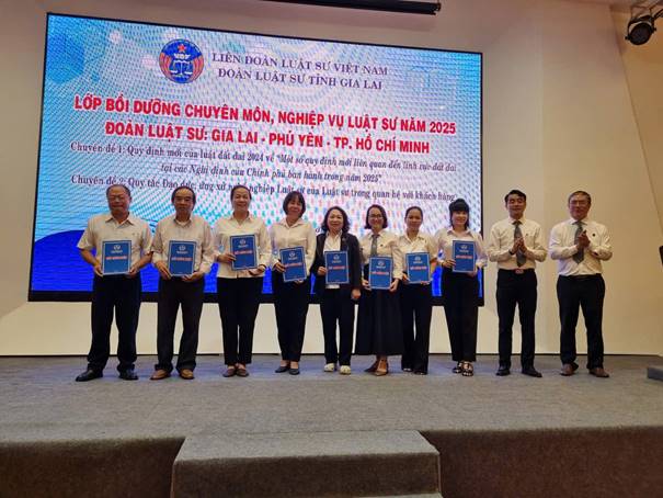 CÁC TỔ CHỨC HÀNH NGHỀ LUẬT SƯ TRÊN ĐỊA BÀN TỈNH GIA LAI:      Sôi nỗi các hoạt động hưởng ứng Ngày Pháp luật Việt Nam