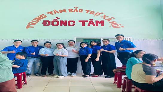 Hình ảnh đoàn viên tham gia tại Trung tâm Bảo trợ Đồng Tâm