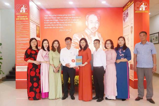 Chi bộ Phòng Nghiệp vụ 2: Sinh hoạt chuyên đề Quý I/2026 - Tham quan triển lãm “Bầu cử đại biểu Quốc hội và đại biểu Hội đồng nhân dân các cấp - Ngày hội của toàn dân”