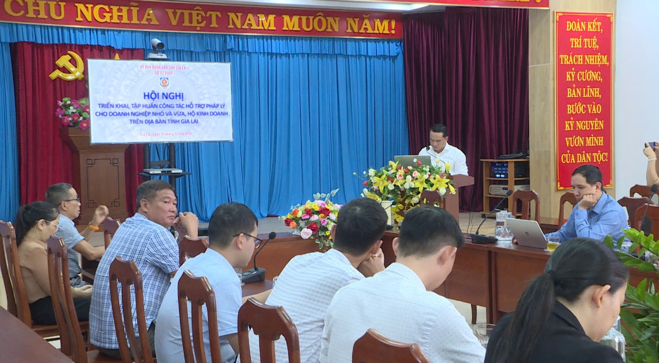 SỞ TƯ PHÁP TỔ CHỨC HỘI NGHỊ TRIỂN KHAI, TẬP HUẤN CÔNG TÁC HỖ TRỢ PHÁP LÝ CHO  DOANH NGHIỆP NHỎ VÀ VỪA, HỘ KINH DOANH TRÊN ĐỊA BÀN TỈNH