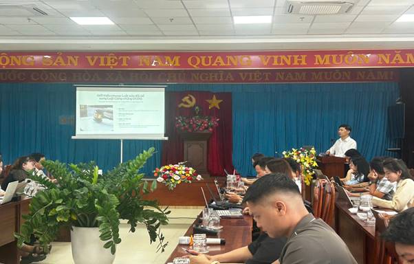 Ông Trần Minh Hồng - Phó Giám đốc Sở Tư pháp, Báo cáo viên của Hội nghị về chuyên đề Một số điểm mới của Luật sửa đổi, bổ sung một số điều của Luật Công chứng